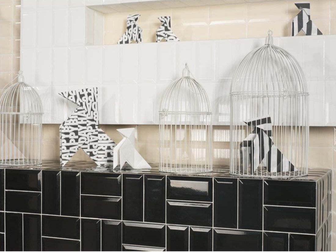 High-Gloss Ceramic Wall Tiles in Cream – 10x20